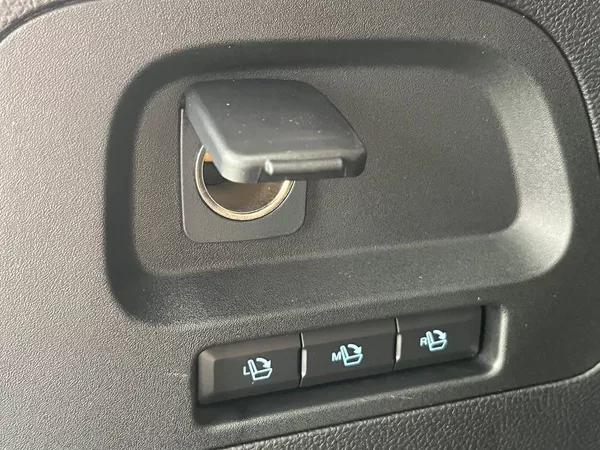 Ford S-MAX 2.0 EB Titanium LED manuál - foto 35