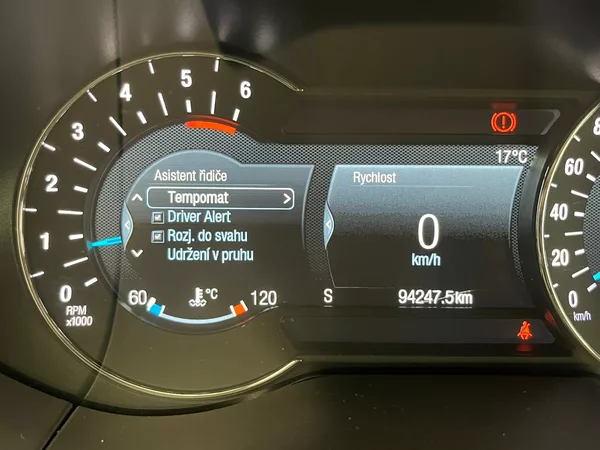 Ford S-MAX 2.0 EB Titanium LED manuál - foto 52