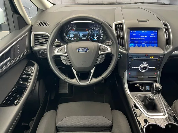 Ford S-MAX 2.0 EB Titanium LED manuál - foto 8