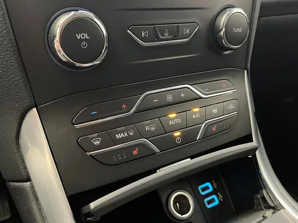 Ford Galaxy 2.5 HEV Titanium 7míst - foto 24