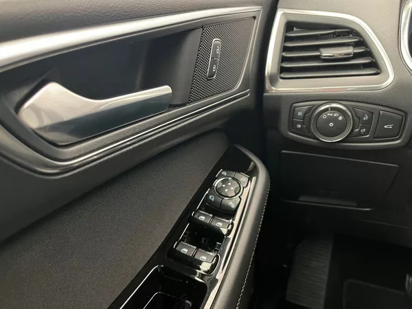 Ford S-MAX 2,5 HEV Titanium 7míst - foto 16
