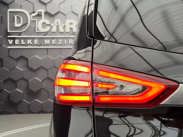 Ford S-MAX 2,5 HEV Titanium 7míst - foto 37