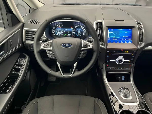 Ford S-MAX 2,5 HEV Titanium 7míst - foto 8