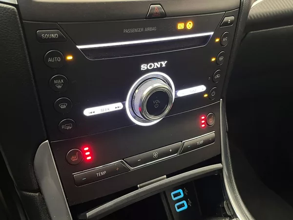 Ford Edge 2.0 TDCi AWD Sport ČR 1.majit. - foto 27