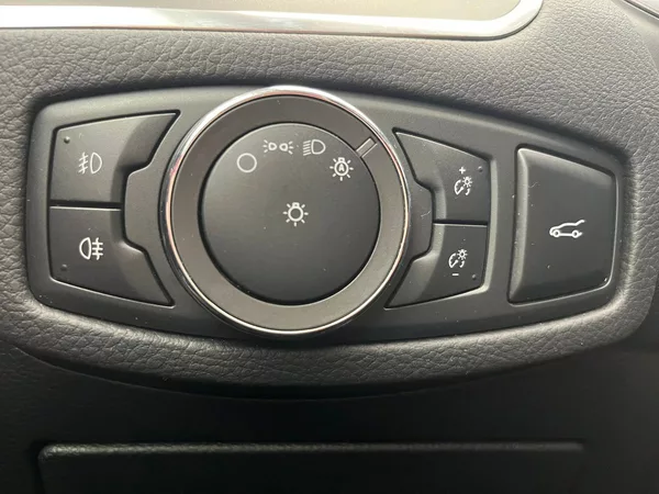 Ford S-MAX 2.EB Titanium LED manuál - foto 14