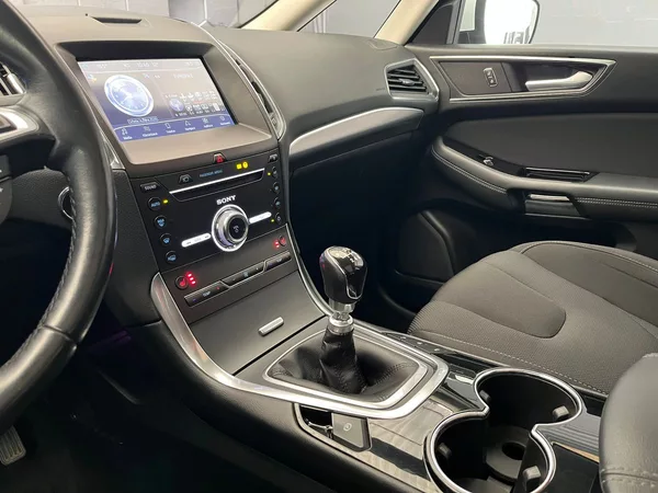 Ford S-MAX 2.EB Titanium LED manuál - foto 19