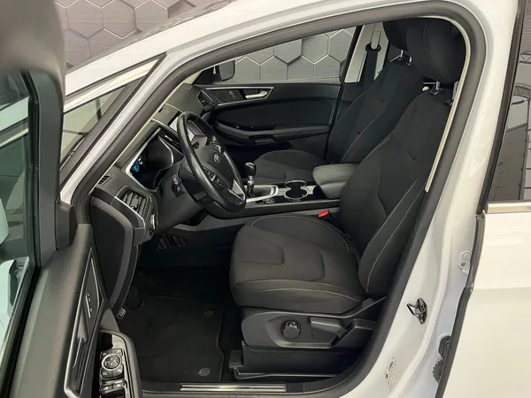 Ford S-MAX 2.EB Titanium LED manuál - foto 25