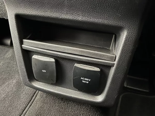 Ford S-MAX 2.EB Titanium LED manuál - foto 30