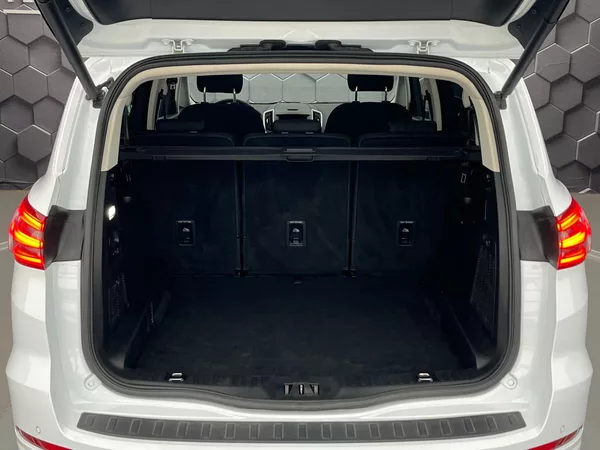 Ford S-MAX 2.EB Titanium LED manuál - foto 31
