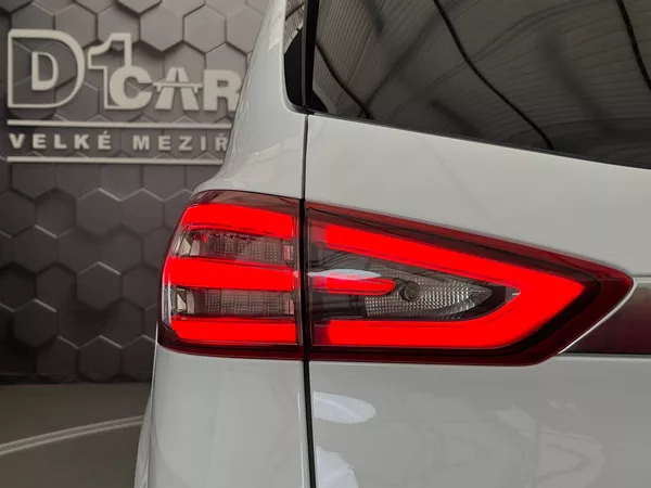 Ford S-MAX 2.EB Titanium LED manuál - foto 39