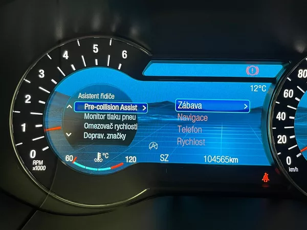 Ford S-MAX 2.EB Titanium LED manuál - foto 55