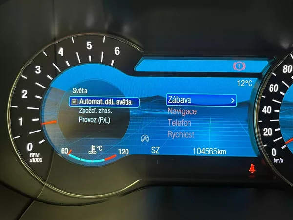 Ford S-MAX 2.EB Titanium LED manuál - foto 57