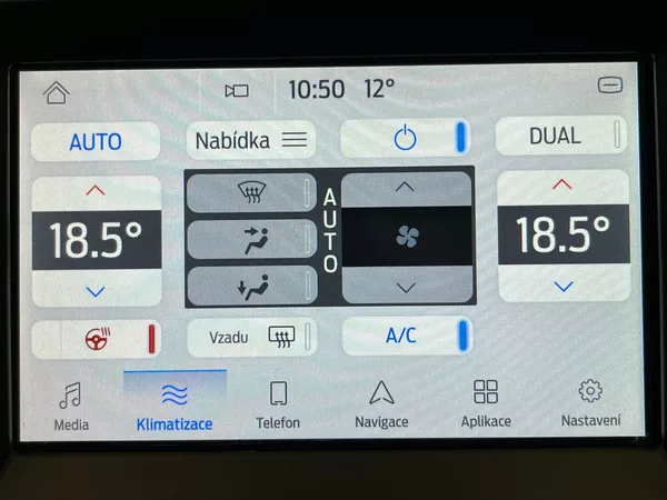 Ford S-MAX 2.EB Titanium LED manuál - foto 63