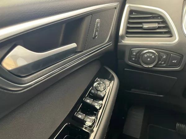 Ford S-MAX 2,5 HEV Titanium 7míst - foto 18