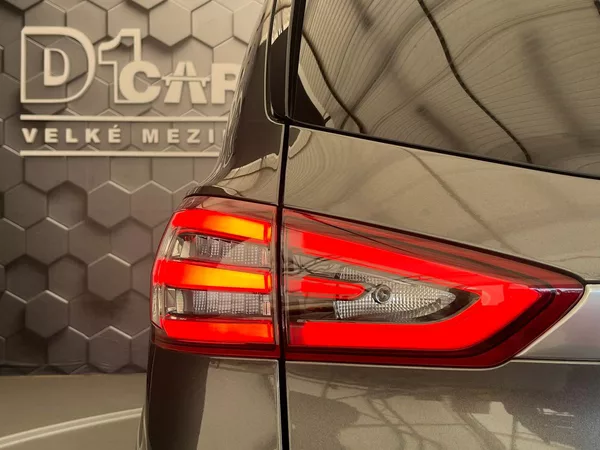 Ford S-MAX 2,5 HEV Titanium 7míst - foto 44