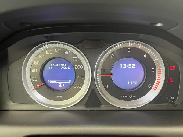 Volvo XC60 D3 MOMENTUM manuál - foto 10