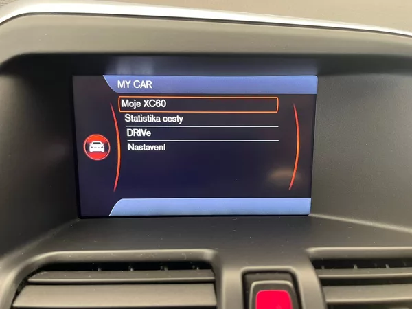 Volvo XC60 D3 MOMENTUM manuál - foto 13