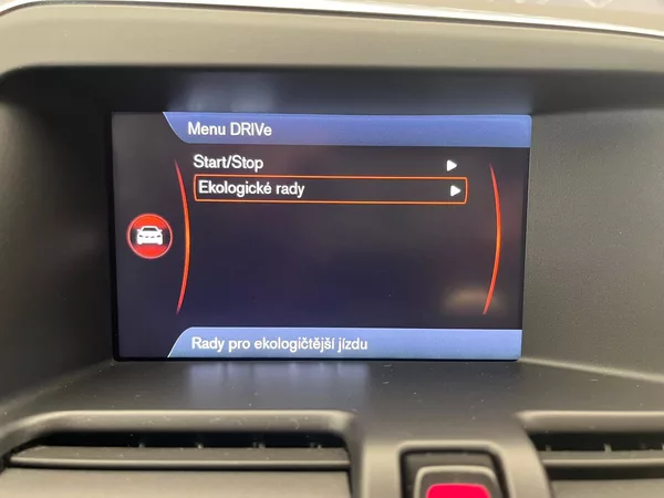 Volvo XC60 D3 MOMENTUM manuál - foto 15