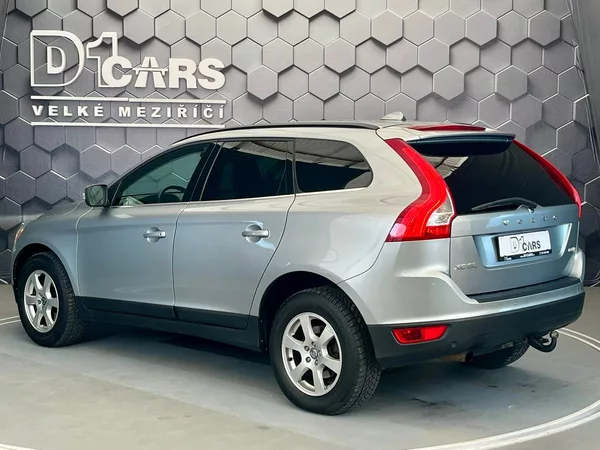 Volvo XC60 D3 MOMENTUM manuál - foto 2