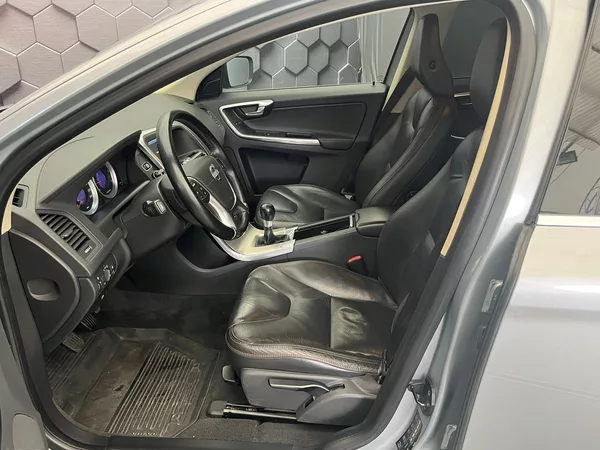 Volvo XC60 D3 MOMENTUM manuál - foto 23