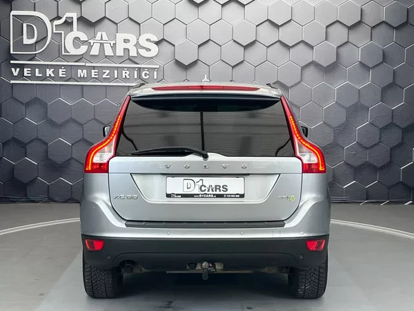 Volvo XC60 D3 MOMENTUM manuál - foto 3