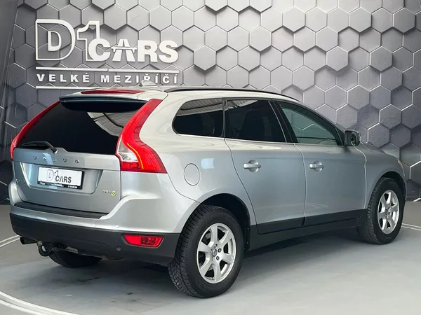 Volvo XC60 D3 MOMENTUM manuál - foto 5