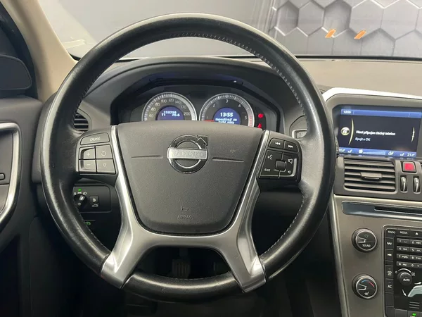 Volvo XC60 D3 MOMENTUM manuál - foto 9