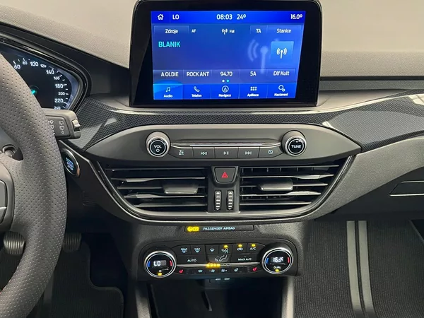 Ford Focus 2.0 EB ST-Line manuál - foto 19