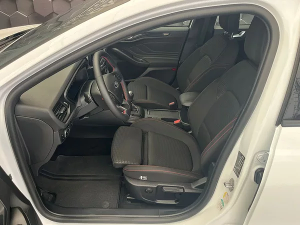 Ford Focus 2.0 EB ST-Line manuál - foto 31
