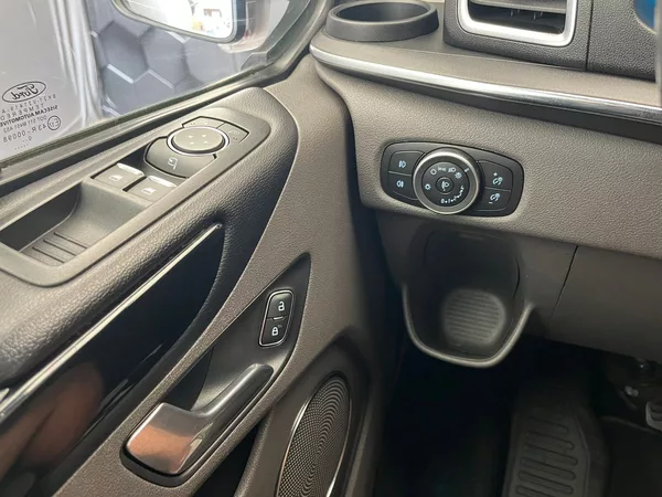 Ford Tourneo Custom 320 L2H1 Titanium aut. - foto 12