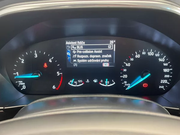 Ford Focus 2.0 EB Titanium 110KW - foto 14