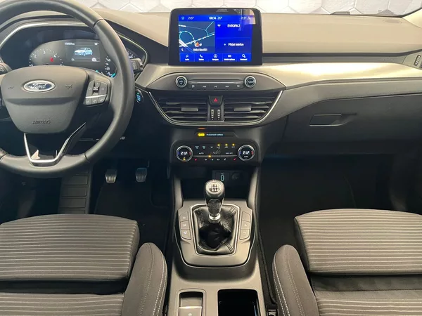 Ford Focus 2.0 EB Titanium 110KW - foto 18