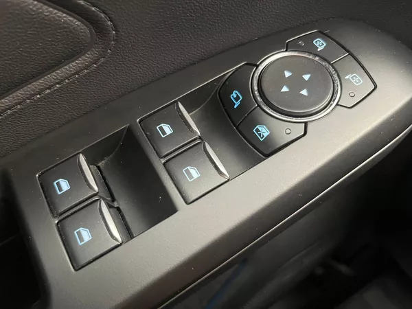 Ford Focus 2.0 EB Titanium 110KW - foto 23