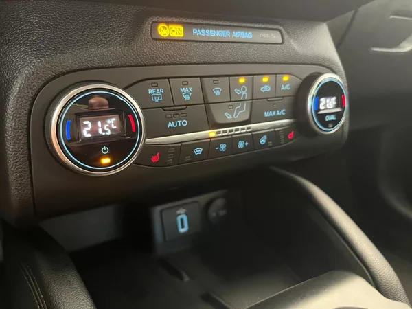 Ford Focus 2.0 EB Titanium 110KW - foto 29