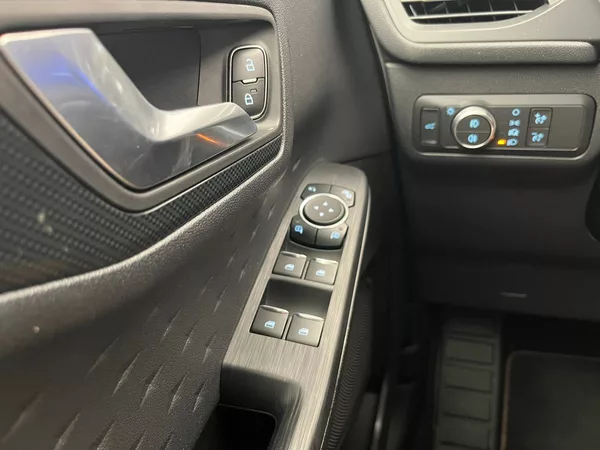 Ford Kuga 2,0 EB 140 kW AWD ST-Line - foto 23