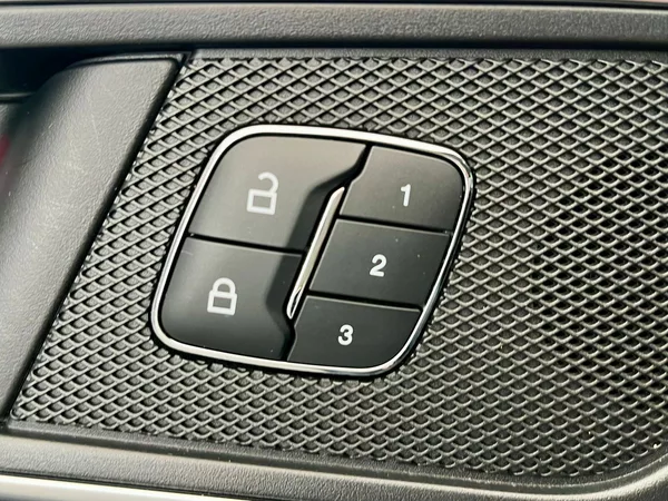Ford S-MAX 2,5 FHEV Vignale 140KW 7 míst - foto 23