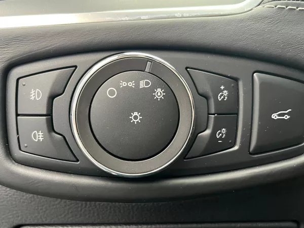 Ford S-MAX 2,5 FHEV Vignale 140KW 7 míst - foto 24