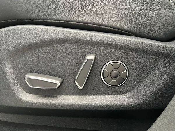 Ford S-MAX 2,5 FHEV Vignale 140KW 7 míst - foto 26