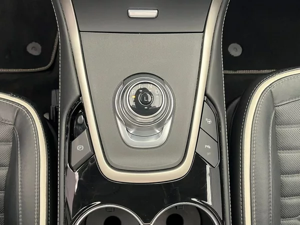 Ford S-MAX 2,5 FHEV Vignale 140KW 7 míst - foto 31