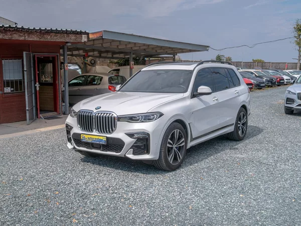 BMW X7 ČR 3.0i 250KW 7sed – INDIVIDUÁ