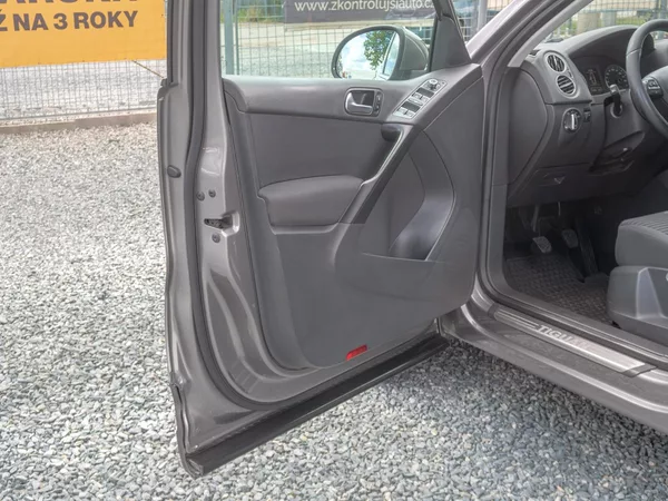 Volkswagen Tiguan ČR 2.0TDI 125KW 4x4 - SERVIS - foto 11