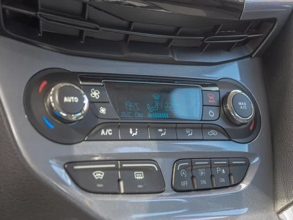 Ford Focus 1.6i 16V 110KW – VÝBAVA! - foto 25