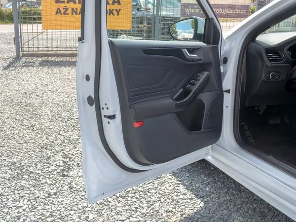 Ford Focus ČR 1.0T 114KW mat – LED - foto 14