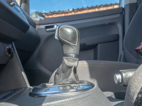 Volkswagen Touran 1.6TDI 77KW DSG NAVI – 7 SEDAD - foto 24
