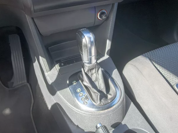 Volkswagen Touran 1.6TDI 77KW DSG NAVI – 7 SEDAD - foto 25