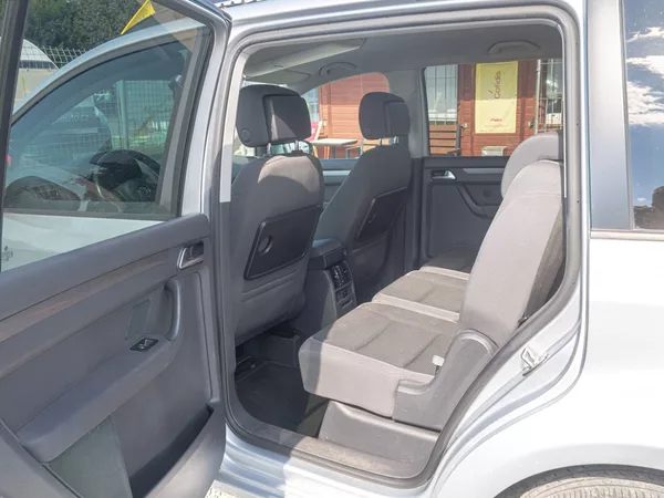Volkswagen Touran 1.6TDI 77KW DSG NAVI – 7 SEDAD - foto 35