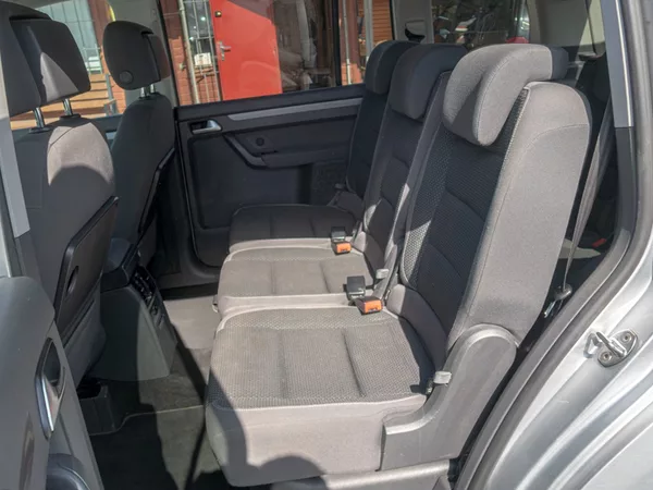 Volkswagen Touran 1.6TDI 77KW DSG NAVI – 7 SEDAD - foto 37