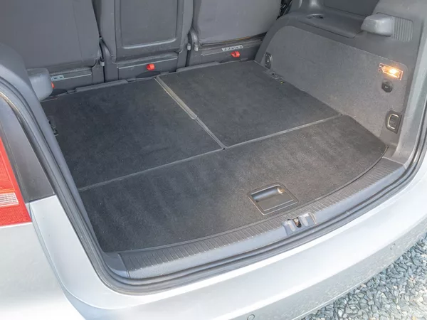 Volkswagen Touran 1.6TDI 77KW DSG NAVI – 7 SEDAD - foto 41