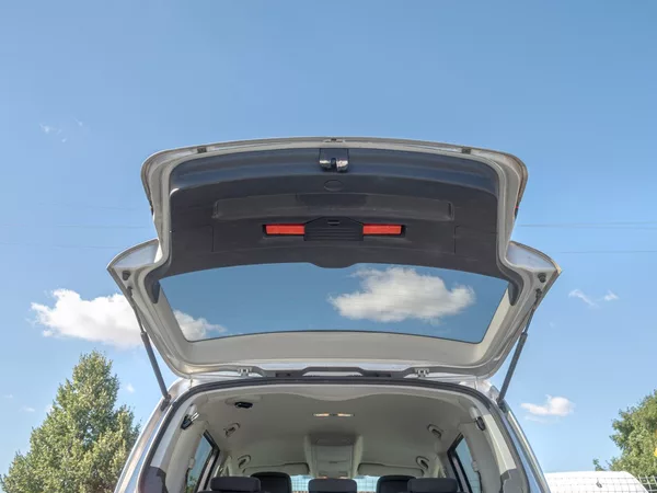 Volkswagen Touran 1.6TDI 77KW DSG NAVI – 7 SEDAD - foto 42