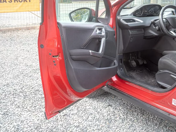 Peugeot 2008 ČR 1.2T 81KW – 88.359KM - foto 10